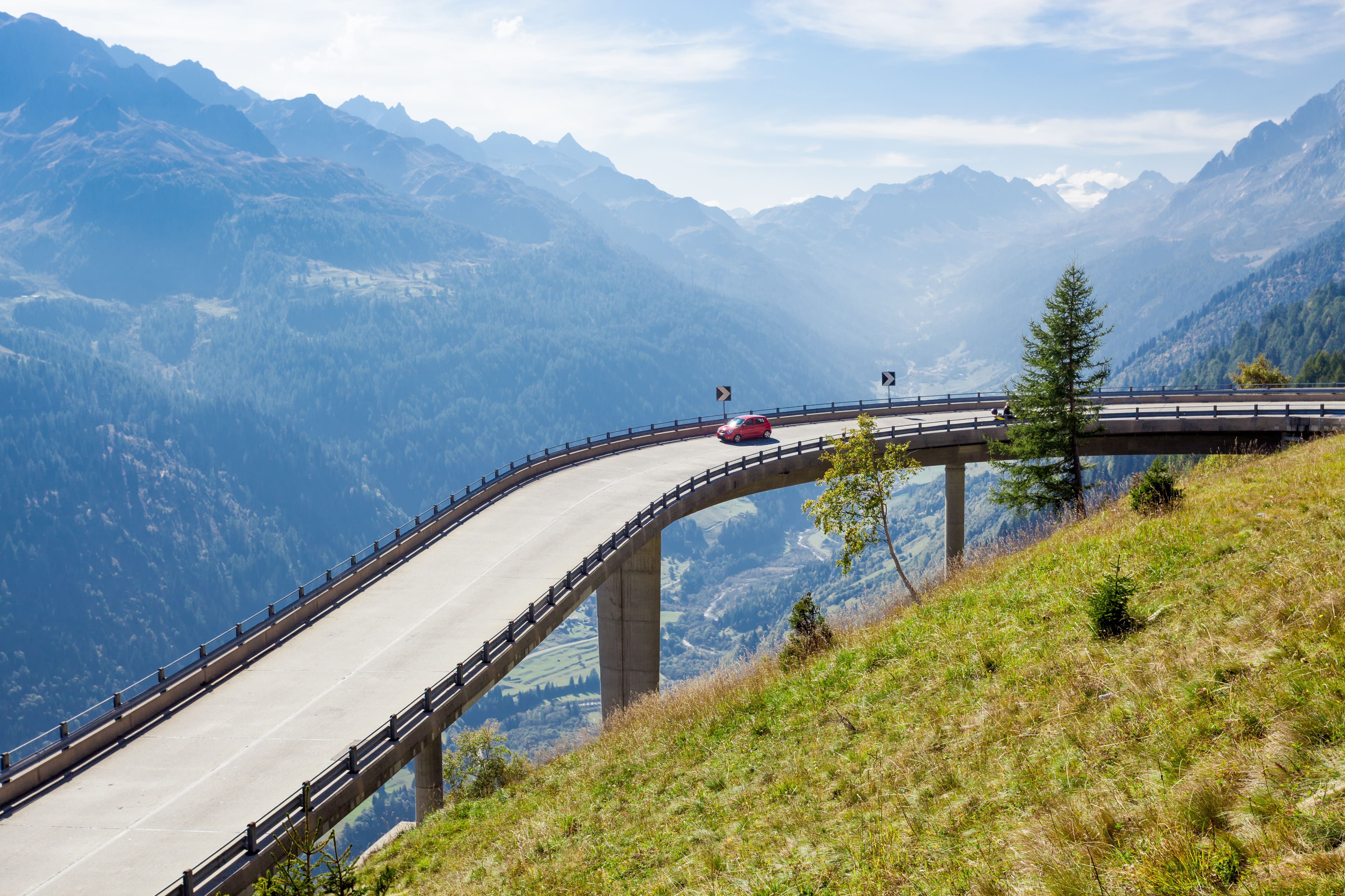 Traslado de veh&iacute;culos a Suiza: c&oacute;mo resolver los mayores retos