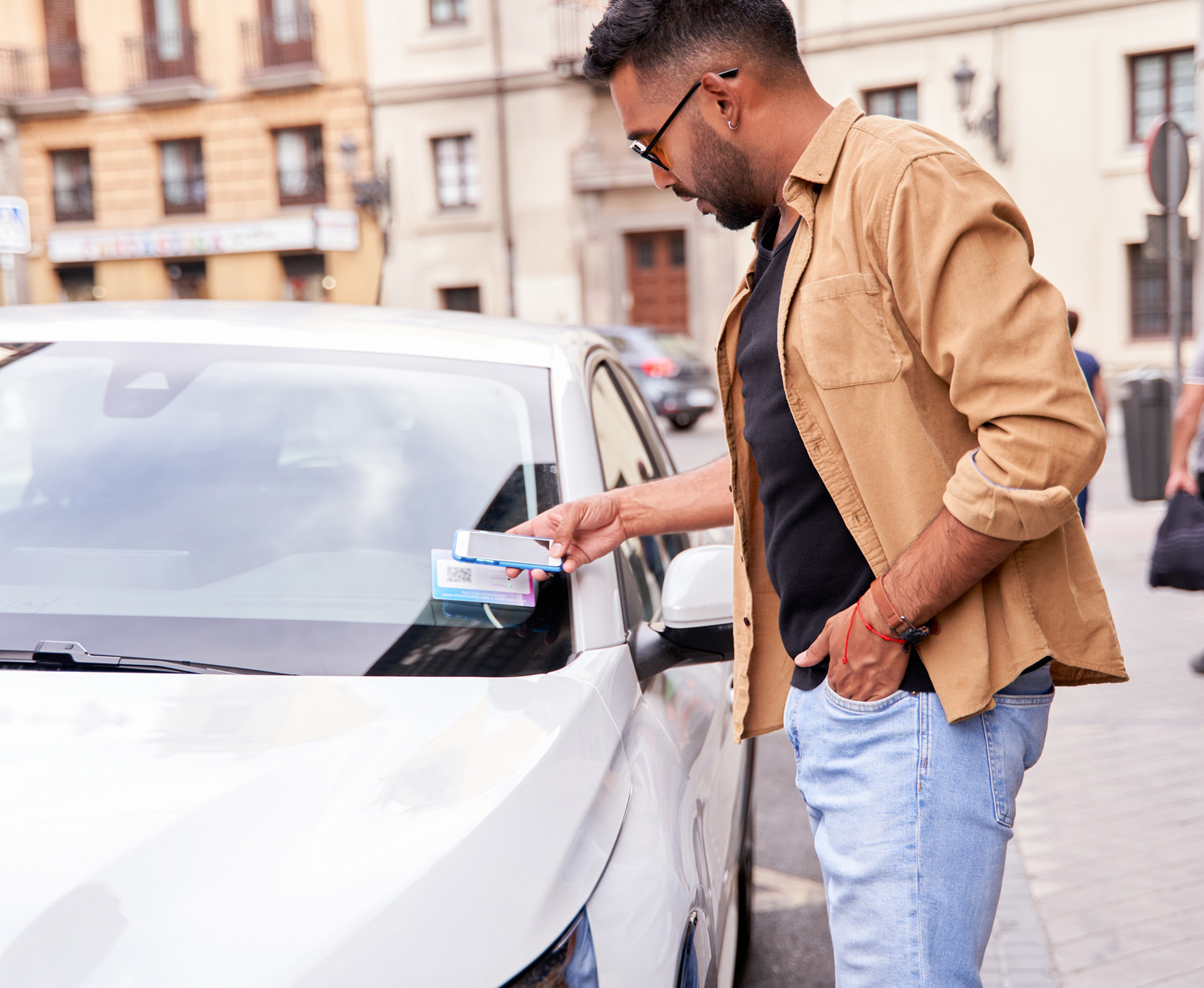 Efficient management of car sharing fleets - with flexible vehicle transfers